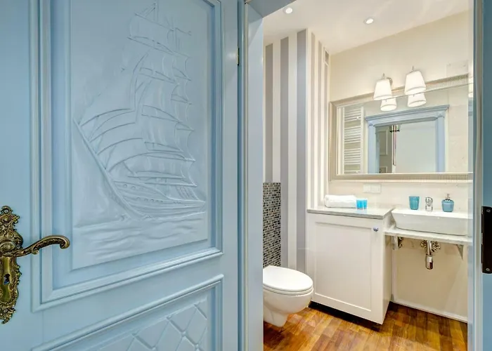 Live & Travel Number 1