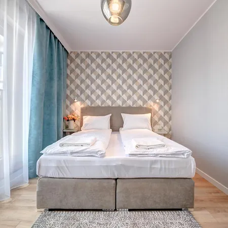 Live & Travel Number 1