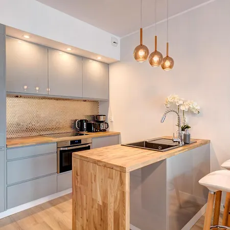 Live & Travel Number 1