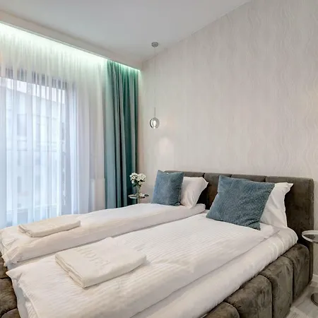 Live & Travel Number 1 Apartment