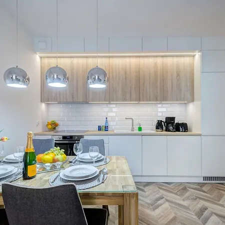 Live & Travel Number 1