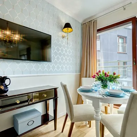 Live & Travel Number 1 Gdańsk