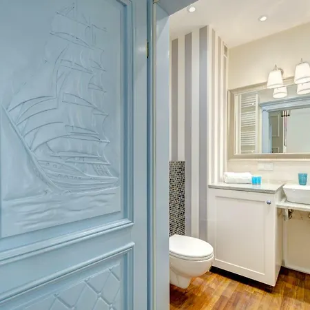 Live & Travel Number 1