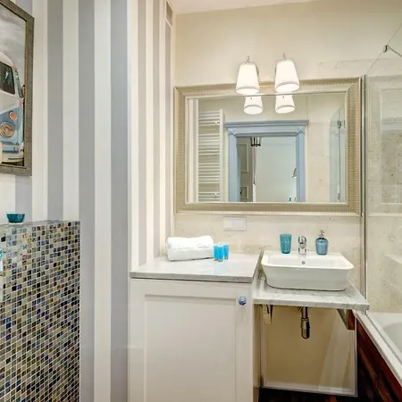 Live & Travel Number 1