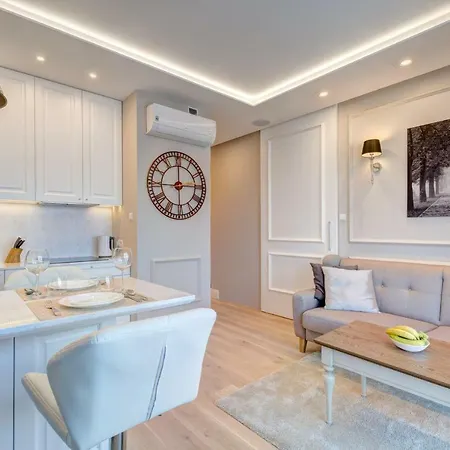 Live & Travel Number 1 *