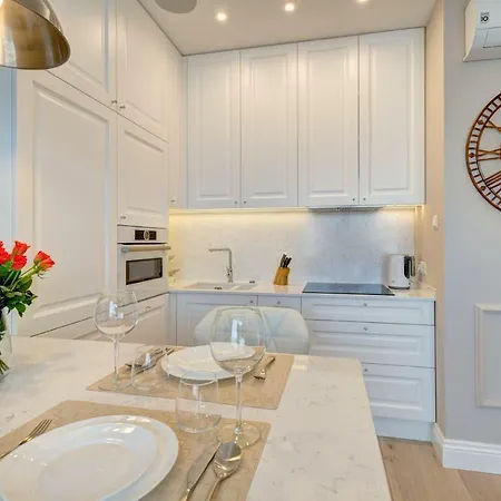 Live & Travel Number 1 *