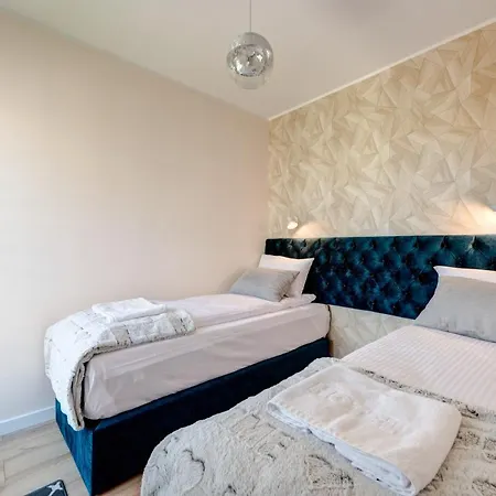 Live & Travel Number 1 Apartament *