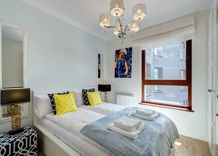 Live & Travel Number 1 *